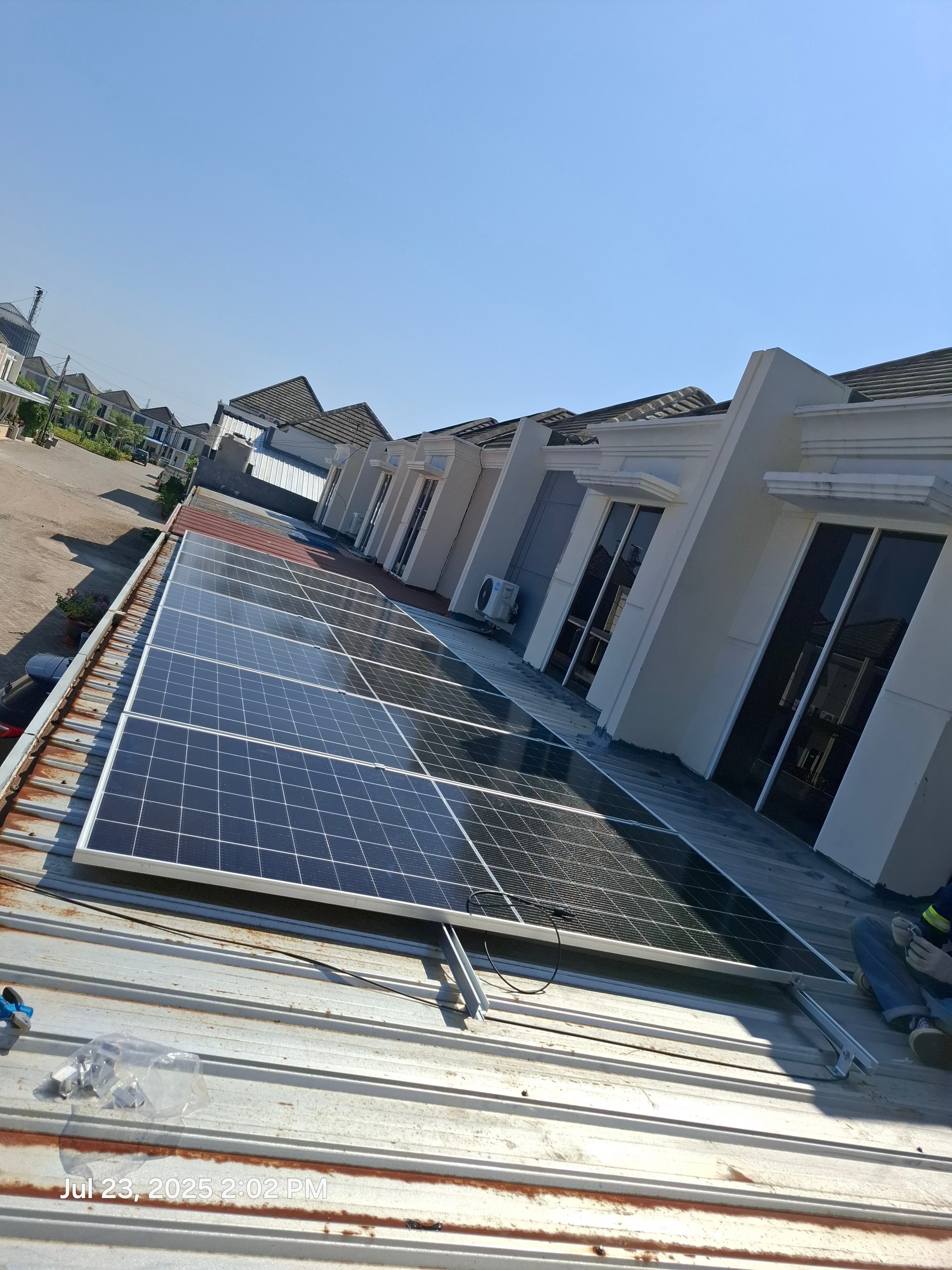 Pemasangan Solar Rooftop Industri Telco Energi Indonesia